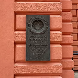 Pamětní deska obětem komunismu
